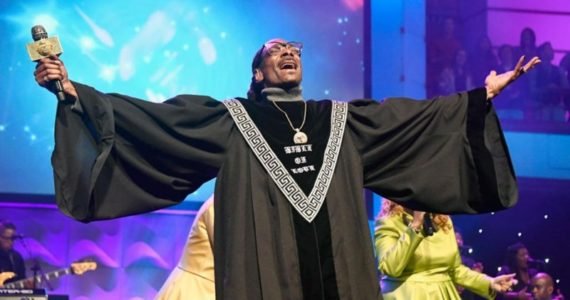 Creflo Dollar Rebukes Critics Of Snoop Dogg’s Gospel Album Creflo Dollar Rebukes Critics Of Snoop Dogg’s Gospel Album