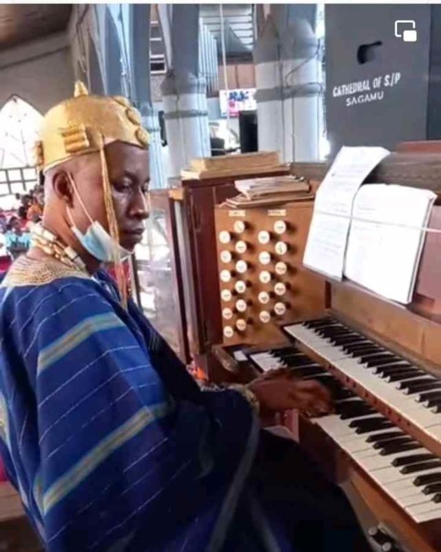 Yoruba King Leads Hallelujah Chorus & Plays Organ For Church Choir, Oba Oyewole Oyediran