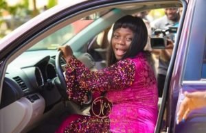 Prophet Joshua Iginla Gifts Singer Yinka Alaseyori Toyota SUV Prophet Joshua Iginla Gifts Yinka Alaseyori Toyota SUV