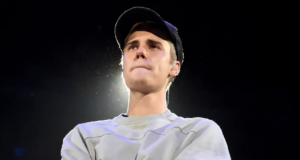 Justin Bieber Asks For Prayers As He Is Diagnosed With Facial Paralysis Justin Bieber Diagnosed With Ramsay Hunt syndrome