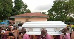 Photos From Gospel Singer Osinachi Nwachukwu Burial Ceremony In Abia State Osinachi Nwachukwu Burial: Photos From The Moments In Abia State