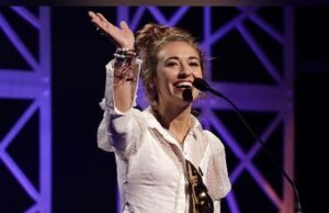 Lauren Daigle Wraps Up Holiday Season by Giving $600,000 To Charities Daigle Donates Cash To Charity