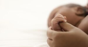 Father Captured Singing Worship Song To Premature Baby In NICU Goes Viral Father Goes Viral Singing Worship