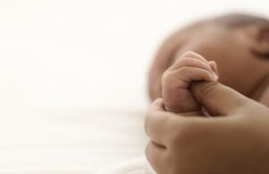 Father Captured Singing Worship Song To Premature Baby In NICU Goes Viral Father Goes Viral Singing Worship