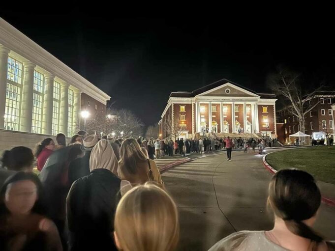 Kentucky Asbury University Revival Is Going Viral On Social Media With People Traveling Miles To Join! Asbury Revival