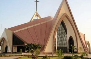 Nigerian Church Donates Food Items & Cash To Underprivileged Muslims Nigerian Church Donates Food Items