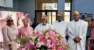 Bishop David Oyedepo, Yemi Osinbajo, Babajide Sanwo-Olu Pay Last Respect To Pastor Paul Adefarasin’s Mother At Burial Service Paul Adefarasin Mother’s Burial