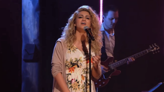 Tori Kelly Hospitalized