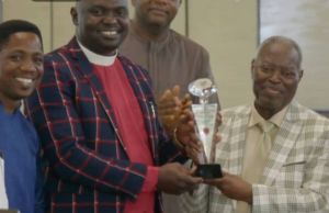 Pastor WF Kumuyi Receives “Father And Pillar Of Faith In Nigeria” Honor From YOWICAN Pastor WF Kumuyi Gets YOWICAN Honor