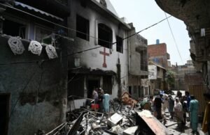 Armed Men Attack Christians & Burn Churches In Pakistan Over Alleged Blasphemy Mobs Attack Christians In Pakistan