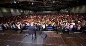 Revival In UK! Thousand Responds To Jesus At Franklin Graham London Crusade Franklin Graham London Crusade