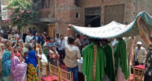 Pakistani Christians Hold Sunday Services In Churches Desecrated By Mob Pakistani Christians Sunday Services Hold Despite Mob Action