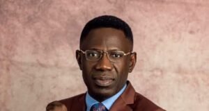 Rev Sam Oye Receives Honorary Doctorate Degree In Global Leadership & Strategic Management Sam Oye Receives Award