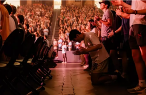 Revival Is Here! Hundreds Of Student Surrender To Jesus Christ At Tennessee University College Students Accept Christ
