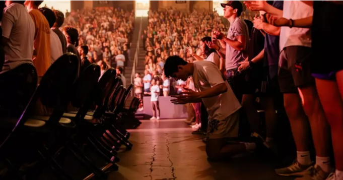Revival Is Here! Hundreds Of Student Surrender To Jesus Christ At Tennessee University College Students Accept Christ