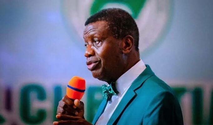 Lady Interrupts Pastor Enoch Adeboye At RCCG Convention, Demands Ordination Lady Demands Ordination