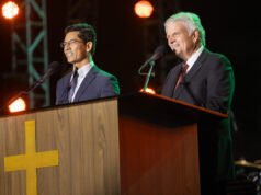 “God Loves You” – Franklin Graham Proclaims Christ To Over 70,000 In Argentina Franklin Graham Proclaims Christ