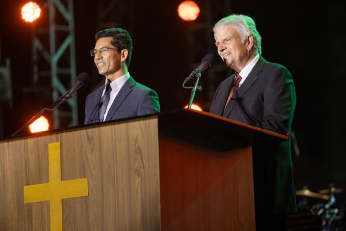 “God Loves You” – Franklin Graham Proclaims Christ To Over 70,000 In Argentina Franklin Graham Proclaims Christ