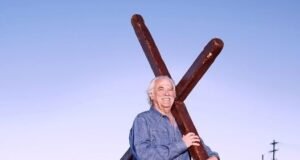 Evangelist Arthur Blessitt Who Walked 40,000 Miles With Cross Dies At 84 Arthur Blessitt Dies At 84