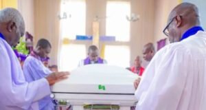 Governor Siminalayi Fubara Donates N50M To Church In Memory Of Aide’s Mother Siminalayi Fubara Donates N50M To Church