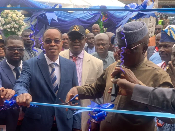 Pastor Enoch Adeboye Donates Dialysis Centre To OAUTHC, Boosting Healthcare In Osun State Enoch Adeboye Donates Dialysis Centre