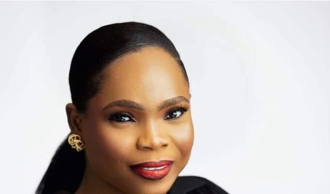 “I Will Send You Away!” Victoria Orenze Rebukes Worshippers Recording With Phones During Worship Victoria Orenze Rebukes Worshippers