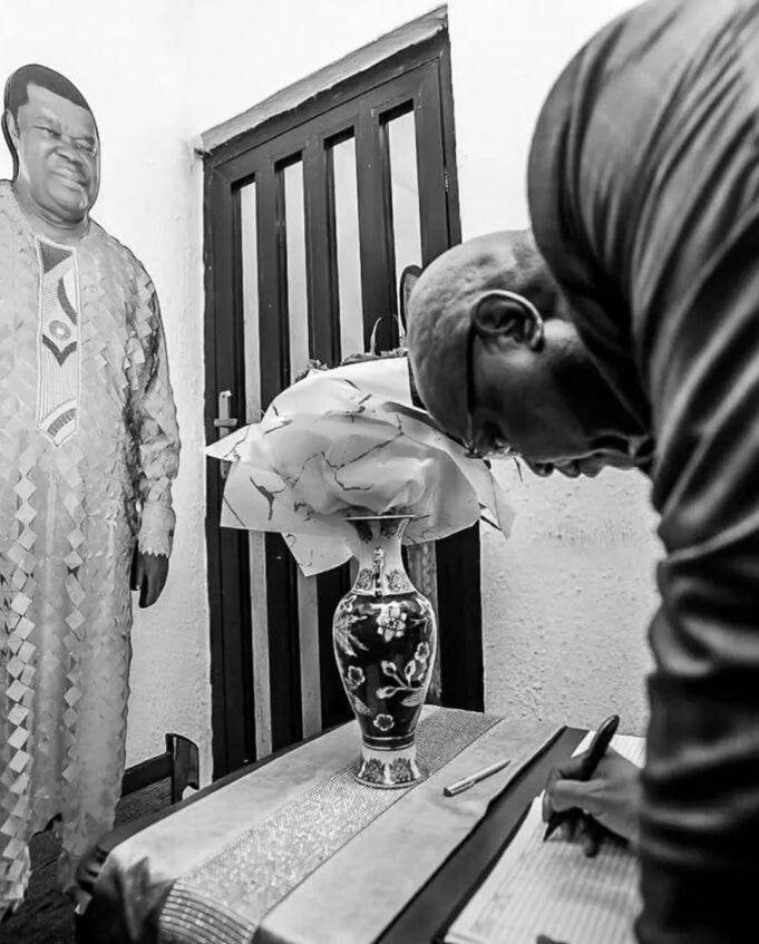 Governor Umo Eno Pays Condolence Visit To Rev. Uma Ukpai’s Family Umo Eno Pays Condolence Visit