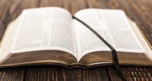 Man Distributes Bibles To Celebrate Christmas In Pakistan Man Distributes Bibles In Pakistan