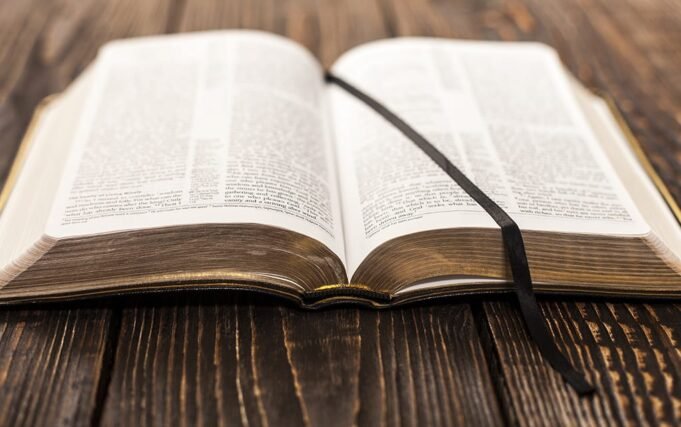Man Distributes Bibles To Celebrate Christmas In Pakistan Man Distributes Bibles In Pakistan