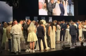 52 Couples Marry After Texas Pastor Urges Cohabiting Partners To Tie The Knot 52 Couples Marry