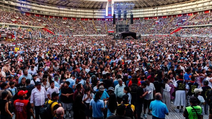 Thousands Turn To Christ At Massive Evangelist Franklin Graham Event Franklin Graham Event